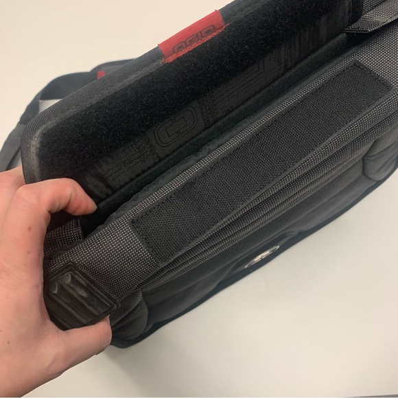 Ogio laptop messenger bag - Picture 2 of 9